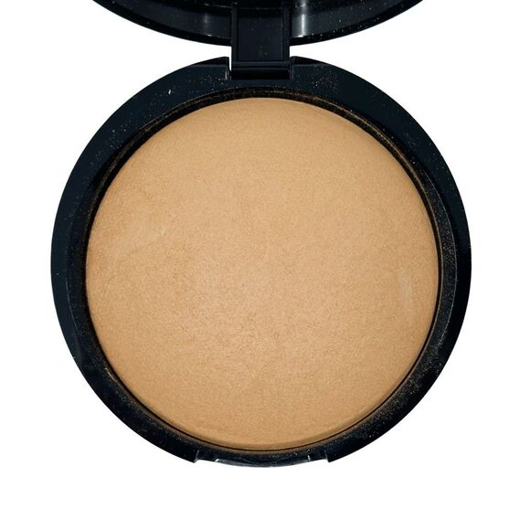 Laura Geller Soft Matte Baked Bronzer - Fair - 0.30 oz / 8.5g - Picture 4 of 5